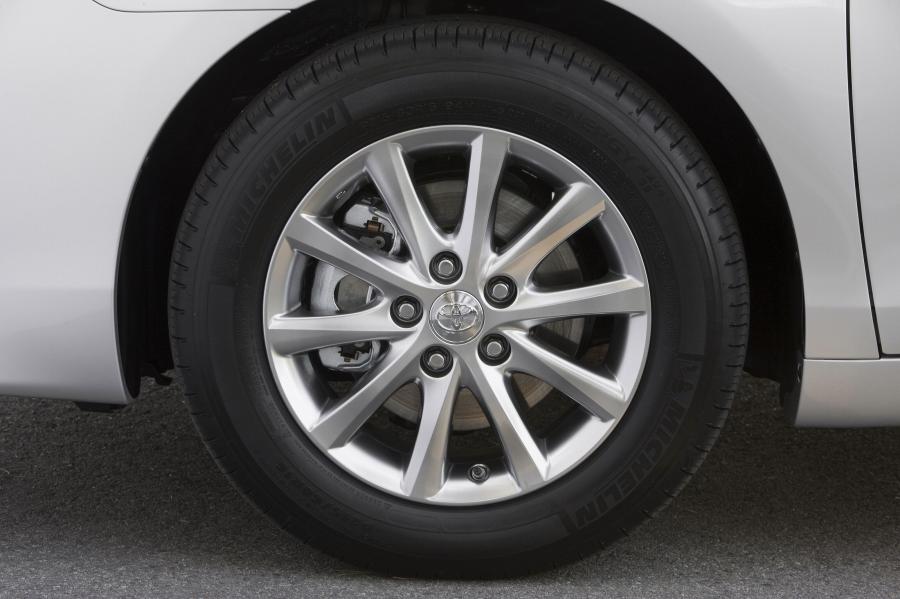  Toyota Camry Hybrid 2010 года  (фото 13 из 27)